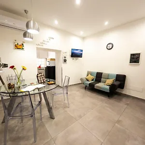 https://santagostino-boutique-rooms.sicilyhotelsitaly.net